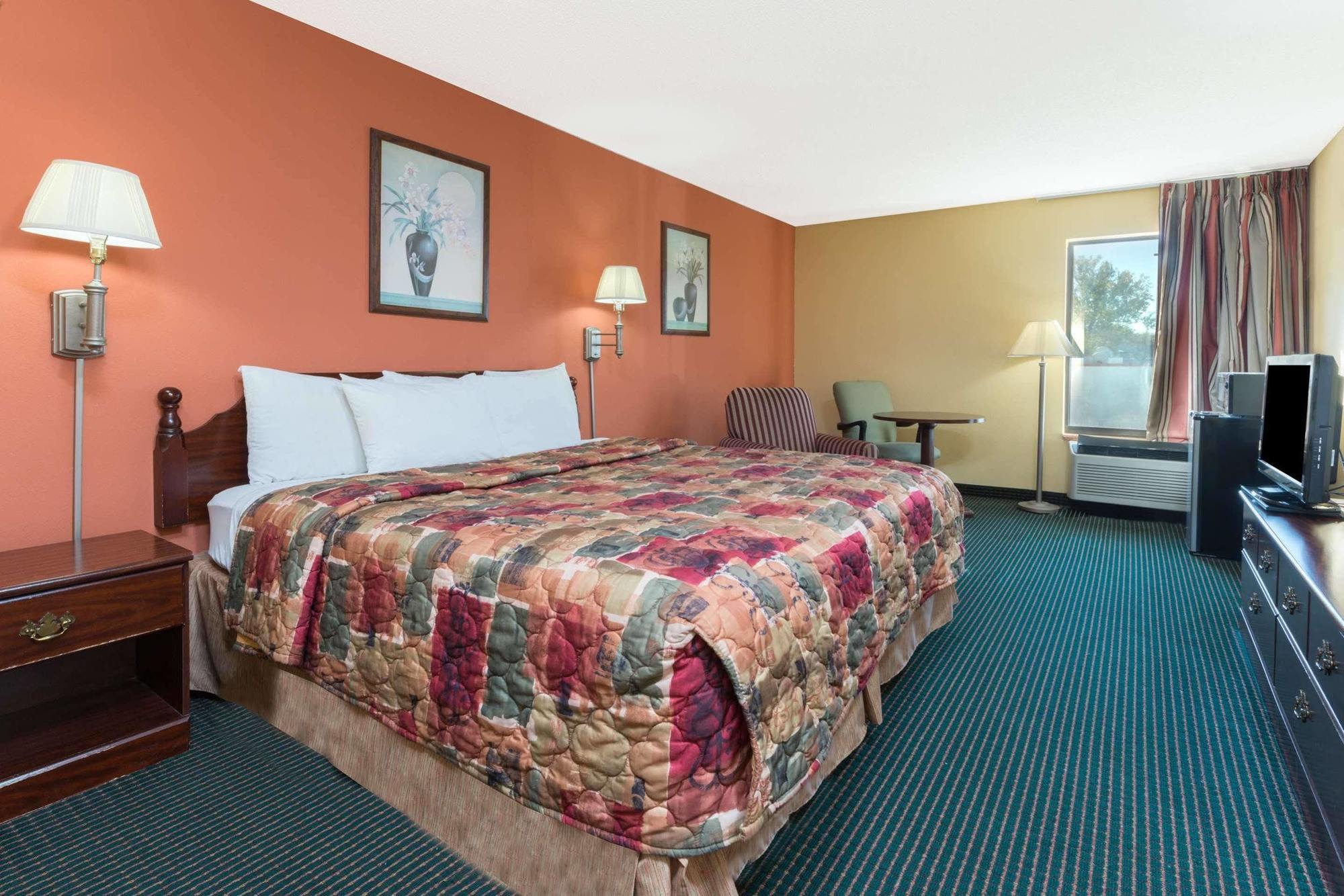 Days By Wyndham Hotel Springfield